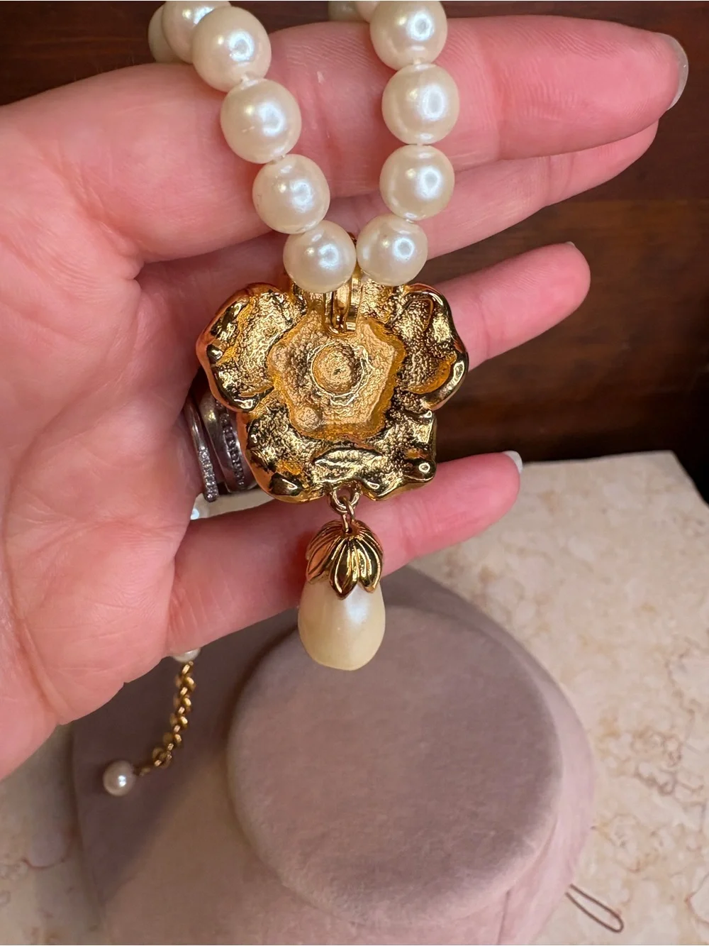 Vintage 1994 Avon Sommerset Collection Pearl Necklace Convertible Rose Clip